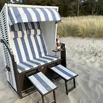 Tine Mit Balkon, Fahrraedern Und Strandkorb Im Sommer Апартаменты *