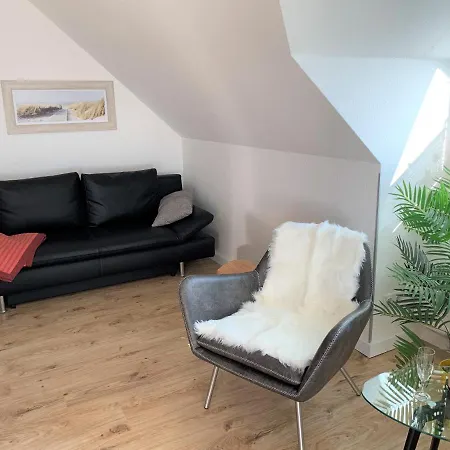 Tine Mit Balkon, Fahrraedern Und Strandkorb Im Sommer