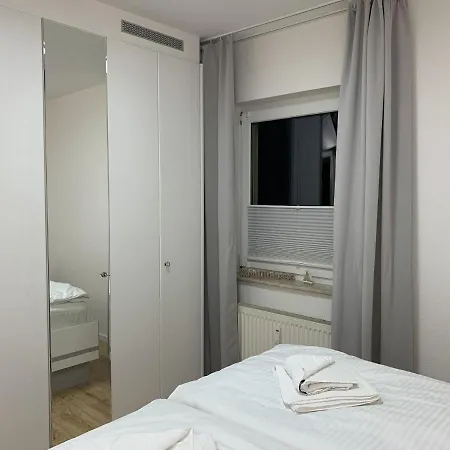 Tine Mit Balkon, Fahrraedern Und Strandkorb Im Sommer * Zempin