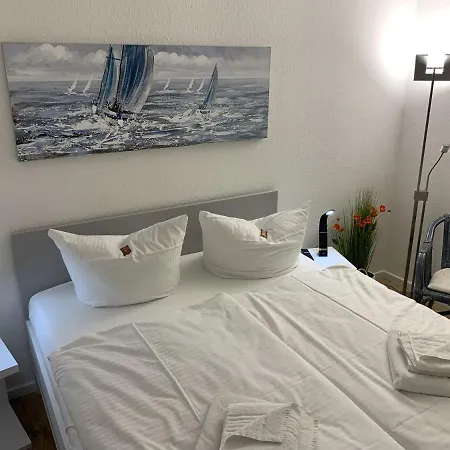 Tine Mit Balkon, Fahrraedern Und Strandkorb Im Sommer Διαμέρισμα *