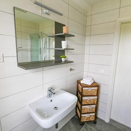 Διαμέρισμα Tine Mit Balkon, Fahrraedern Und Strandkorb Im Sommer *