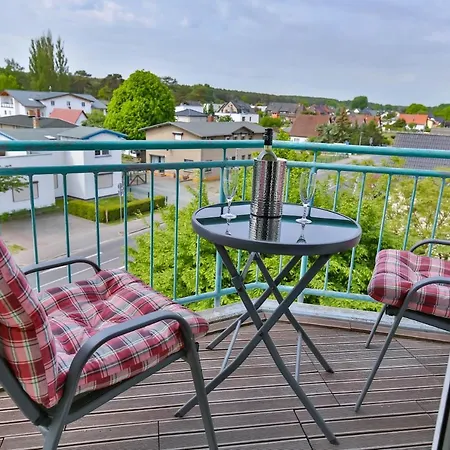 Tine Mit Balkon, Fahrraedern Und Strandkorb Im Sommer * Zempin