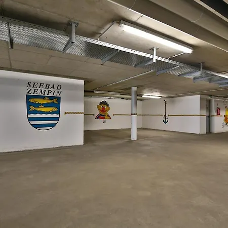 Tine Mit Balkon, Fahrraedern Und Strandkorb Im Sommer * 泽姆平