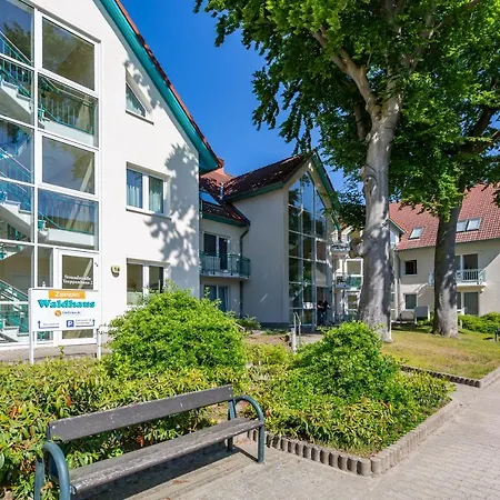 Tine Mit Balkon, Fahrraedern Und Strandkorb Im Sommer *