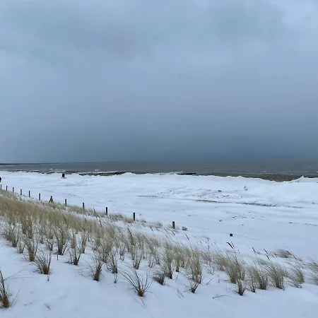 Tine Mit Balkon, Fahrraedern Und Strandkorb Im Sommer *