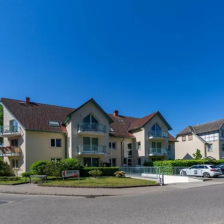 Tine Mit Balkon, Fahrraedern Und Strandkorb Im Sommer *