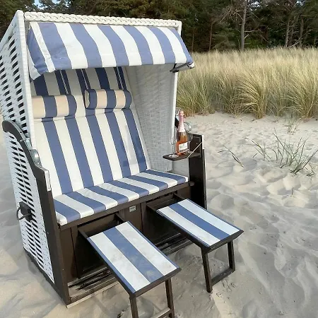 Tine Mit Balkon, Fahrraedern Und Strandkorb Im Sommer Διαμέρισμα *