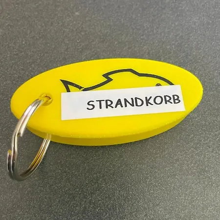 Tine Mit Balkon, Fahrraedern Und Strandkorb Im Sommer *