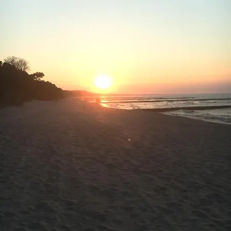 Tine Mit Balkon, Fahrraedern Und Strandkorb Im Sommer Zempin