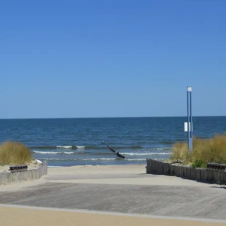Tine Mit Balkon, Fahrraedern Und Strandkorb Im Sommer