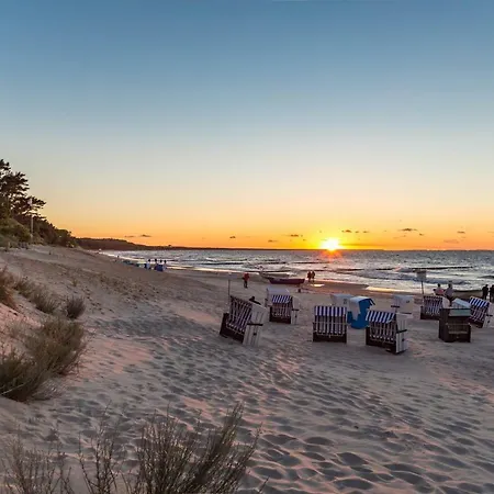 Tine Mit Balkon, Fahrraedern Und Strandkorb Im Sommer Appartamento Zempin