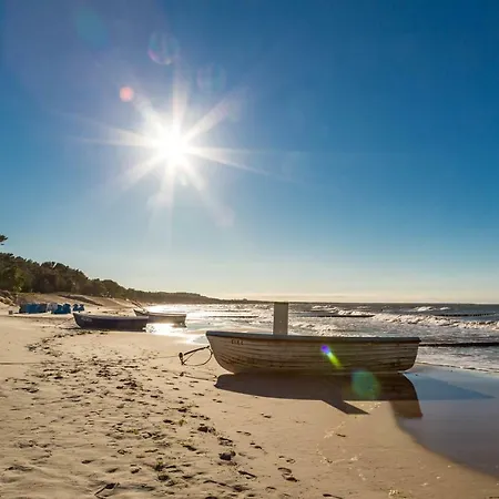 Tine Mit Balkon, Fahrraedern Und Strandkorb Im Sommer Διαμέρισμα