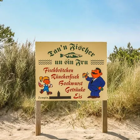 Tine Mit Balkon, Fahrraedern Und Strandkorb Im Sommer Διαμέρισμα Zempin