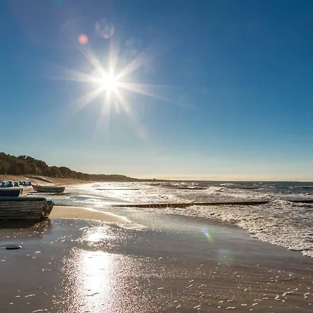 Tine Mit Balkon, Fahrraedern Und Strandkorb Im Sommer Διαμέρισμα