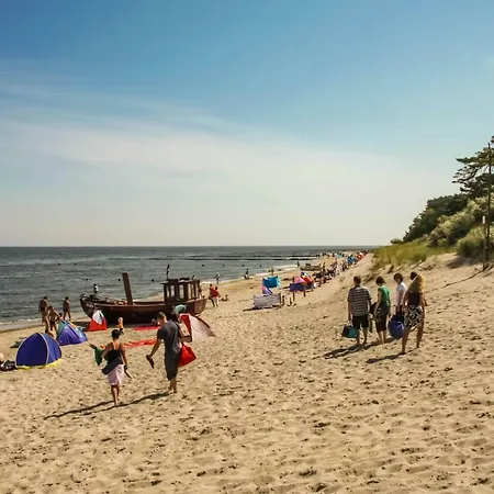 Tine Mit Balkon, Fahrraedern Und Strandkorb Im Sommer