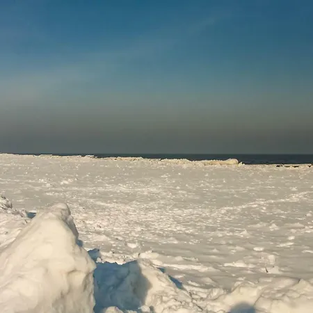 Tine Mit Balkon, Fahrraedern Und Strandkorb Im Sommer *
