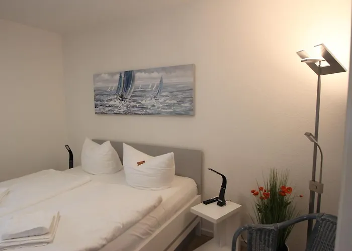 Apartment Tine Mit Balkon, Fahrraedern Und Strandkorb Im Sommer *