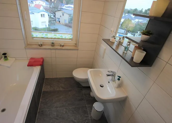 Tine Mit Balkon, Fahrraedern Und Strandkorb Im Sommer Apartment Zempin
