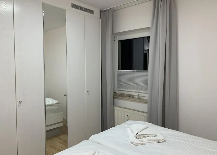 Tine Mit Balkon, Fahrraedern Und Strandkorb Im Sommer * Zempin