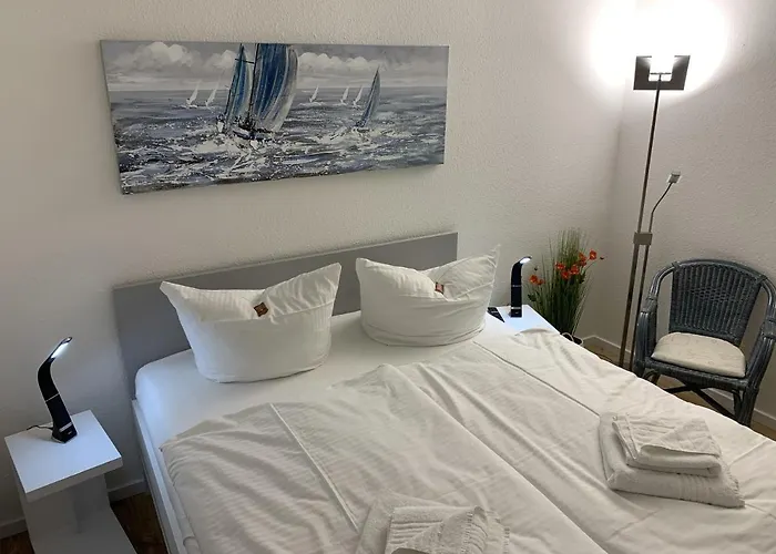 Tine Mit Balkon, Fahrraedern Und Strandkorb Im Sommer 公寓 *