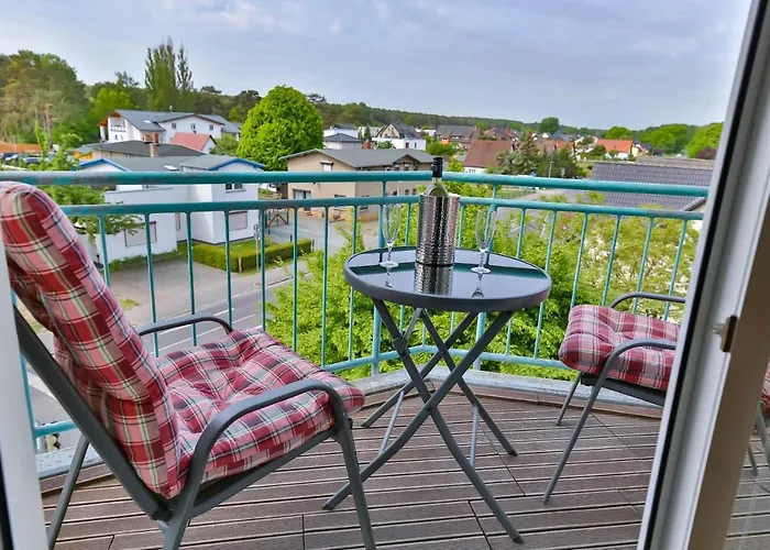 Tine Mit Balkon, Fahrraedern Und Strandkorb Im Sommer * Zempin