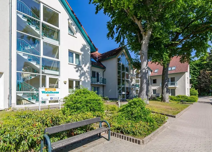Tine Mit Balkon, Fahrraedern Und Strandkorb Im Sommer *