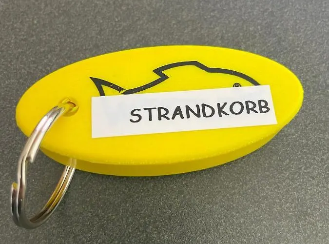Tine Mit Balkon, Fahrraedern Und Strandkorb Im Sommer *