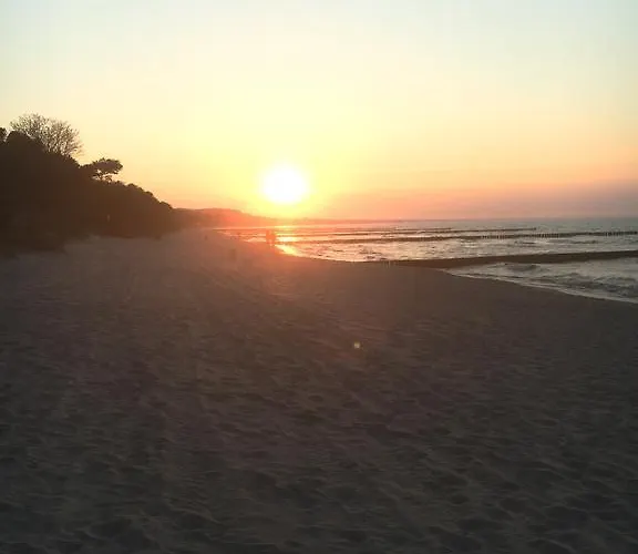 Tine Mit Balkon, Fahrraedern Und Strandkorb Im Sommer Zempin