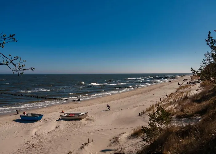 Tine Mit Balkon, Fahrraedern Und Strandkorb Im Sommer
